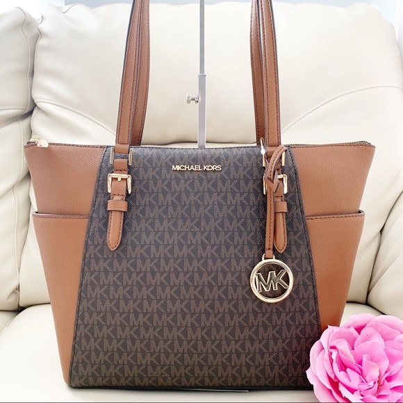 Michael Kors Handbags - ❌SALE Michael Kors Charlotte Signature Tote